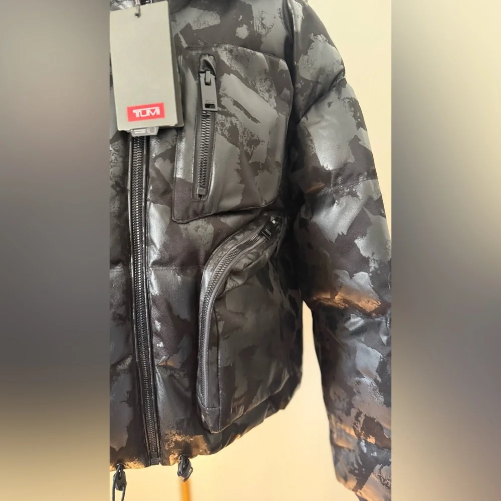 Tumi Utility Expedition Black Camo Down Puffer Woman Size L